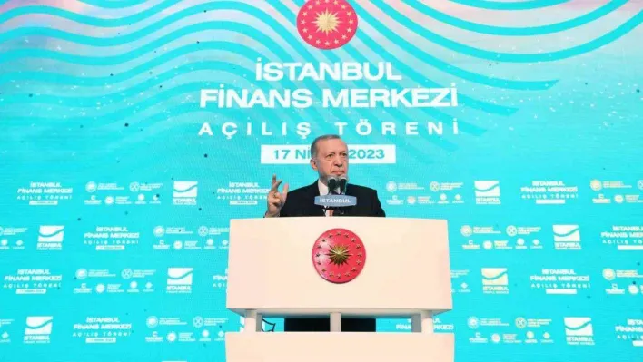 Cumhurbaşkanı Recep Tayyip Erdoğan İstanbul Finans Merkezi açılış töreninde açıklamalarda bulunuyor. Erdoğan, 'Bu merkez aynı zamanda çevreye saygılı, doğa dostu, sıfır atık uyumlu vasıflarıyla da örnek bir projedir' dedi.