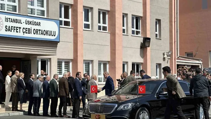 Cumhurbaşkanı Recep Tayyip Erdoğan, oyunu Üsküdar'da kullandı