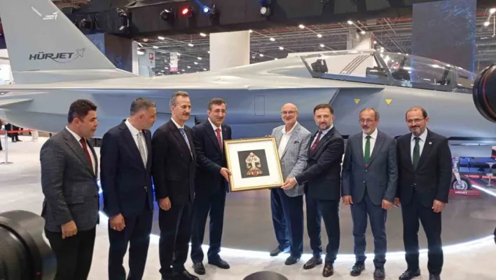 Cumhurbaşkanı Yardımcısı Cevdet Yılmaz IDEF 2025 fuarını ziyaret etti