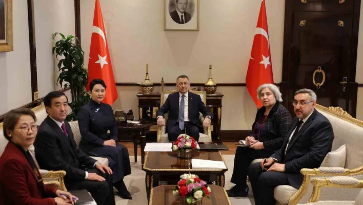 Cumhurbaşkanı Yardımcısı Oktay, Moğolistan Dışişleri Bakanı Batmunkh'u kabul etti