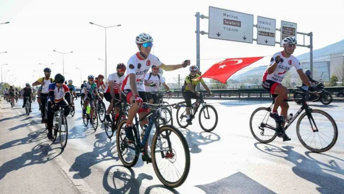 Cumhuriyet için Tophane'den Mudanya'ya pedal çevirdiler