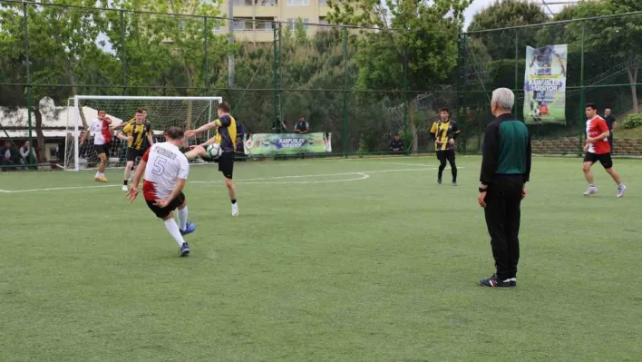 Cumhuriyet savcıları ile kurum müdürleri dostluk maçında sahaya çıktı