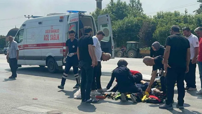 D-100'de hafif ticari araç ile elektrikli bisiklet çarpıştı: 1 yaralı