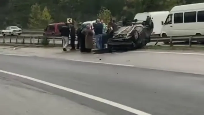 D-100'de sürücüsünün kontrolünden çıkan otomobil takla attı: 1 yaralı