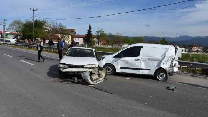 D-100 karayolunda zincirleme kaza: 4 yaralı