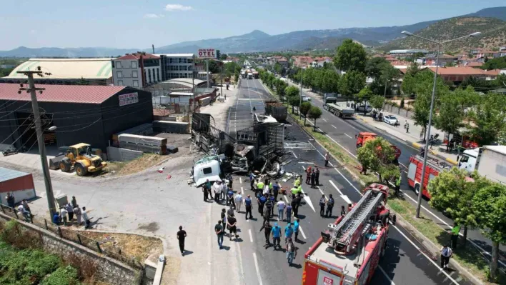 D-650'de kontrolden çıkan tır karşı şeride geçerek faciaya yol açtı: 1 ölü, 2 yaralı