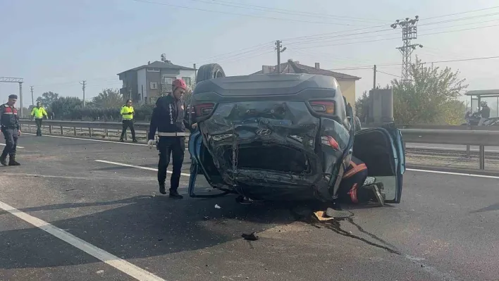 D-650'de otomobil takla attı: 2 yaralı