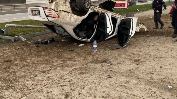 D-650'de takla atan lüks otomobil hurdaya döndü: 1 ölü, 1 yaralı