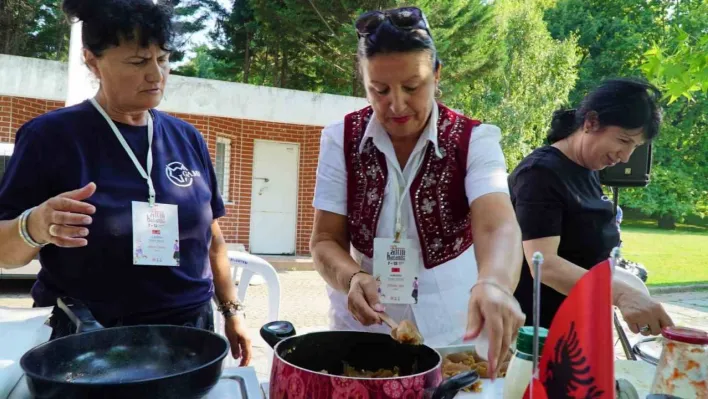 Dansçılar sahnede değil mutfakta ter döktü
