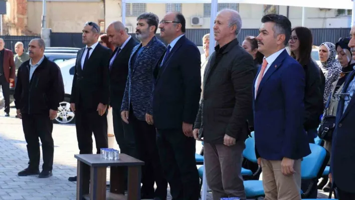 Demirtaşpaşa Mesleki ve Teknik Anadolu Lisesi'nde önlük giyme töreni düzenlendi