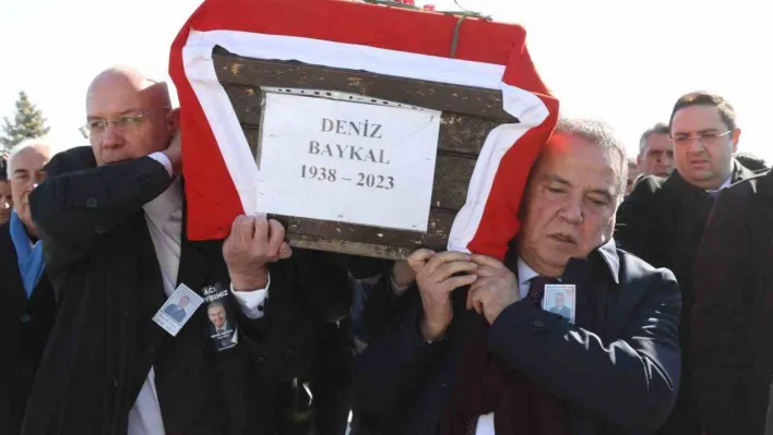 Deniz Baykal son yolculuğuna uğurlandı