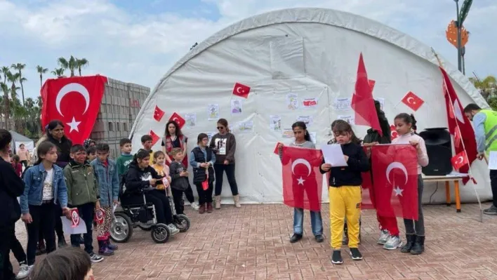 Deprem bölgesindeki öğretmen ve öğrenciler 18 Mart'a özel program hazırladı