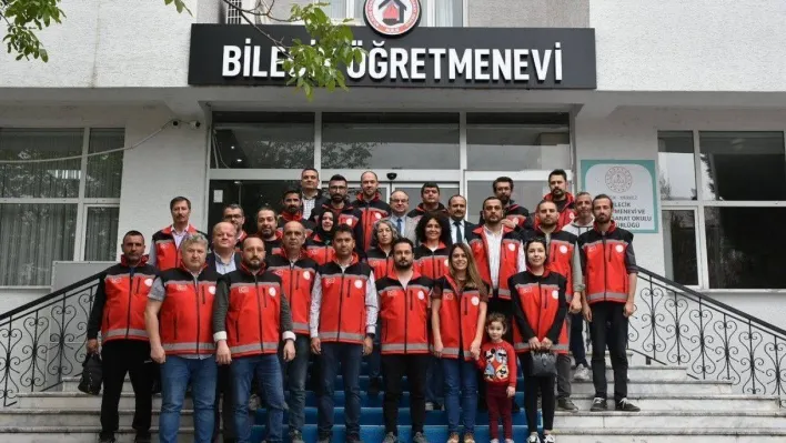 Deprem bölgesine giden personele plaketleri takdim edildi