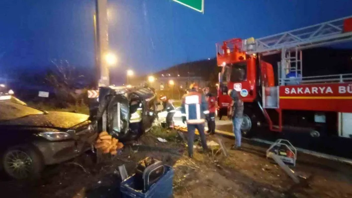 Deprem bölgesine giderken kazaya karıştılar: 2 yaralı