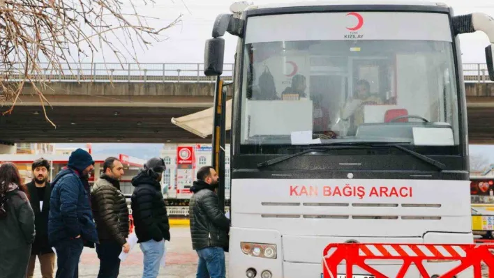 Deprem bölgesine kan bağışı