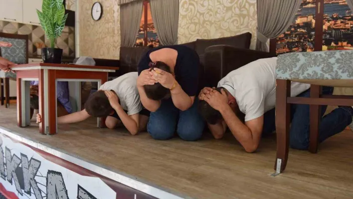 Deprem'i yaşadılar