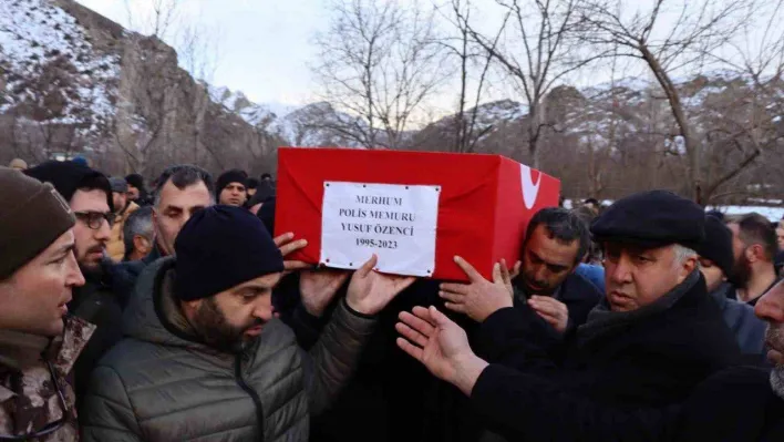 Depremde göçük altında kalan polis memuru toprağa verildi