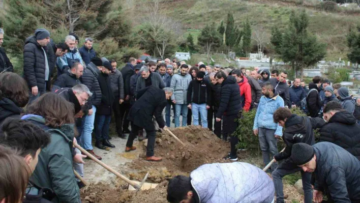 Depremde hayatını kaybeden lise öğrencisi Sinop'ta toprağa verildi