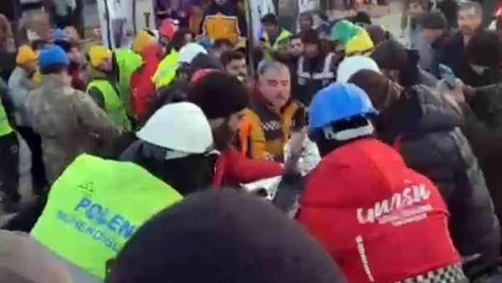 Depremden 5 gün sonra kurtarıldı, elindeki tespihle enkazdan çıkarıldı