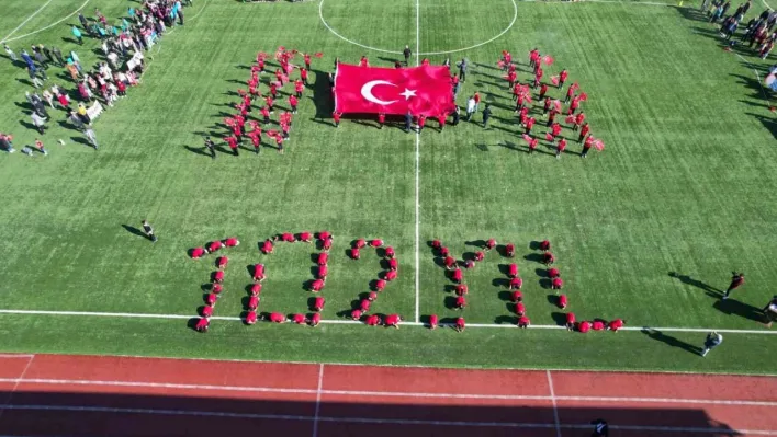 Depremin vurduğu Sındırgı'da Cumhuriyet coşkusu yaşanıyor