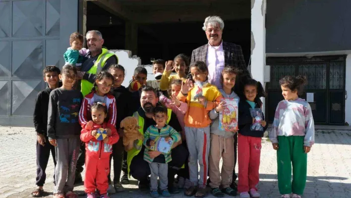 Depremzede çocukların ilacı oyuncak