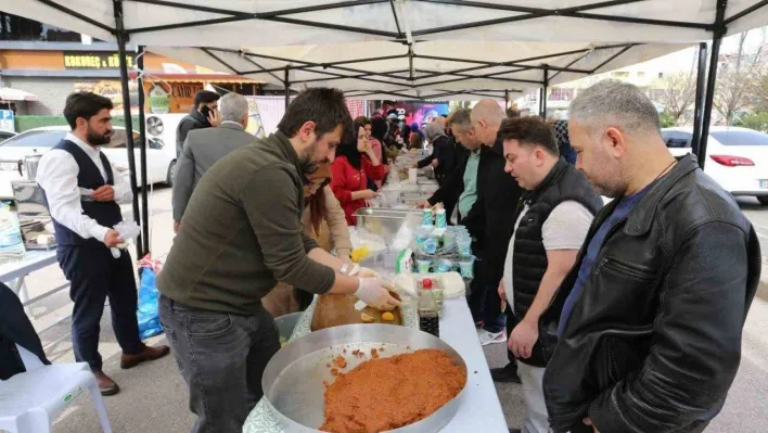 Depremzedeler için hayır panayırı düzenlendi