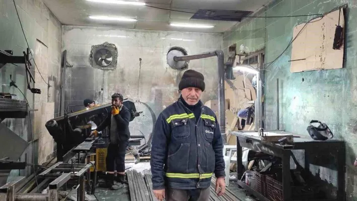 Depremzedeler için ranza üretimi yapıyorlar