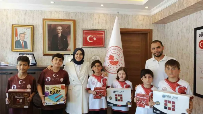 Dereceye giren öğrencilerden kaymakama ziyaret