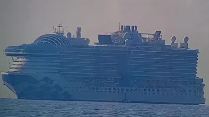 Dev yolcu gemisinden düşen Kenyalı aranıyor