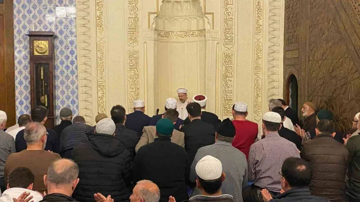 Diyanet İşleri Başkanı Ali Erbaş, ilk teravih namazını Hacı Bayram Veli Camisi'nde kıldırdı