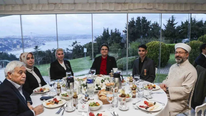 Diyanet İşleri Başkanı Erbaş, İstanbul'da şehit yakınları ve gazilerle iftarda buluştu