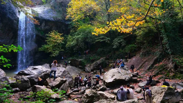 Doğa tutkunları Doğançay'da sonbaharın renklerine yürüdü