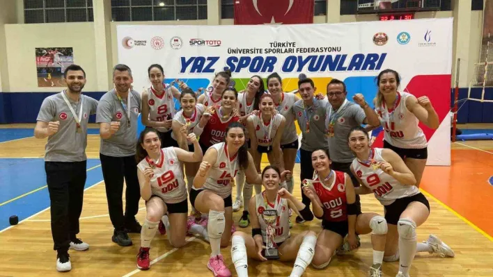 Doğuş Üniversitesi, kadın voleybolda Türkiye şampiyonu oldu