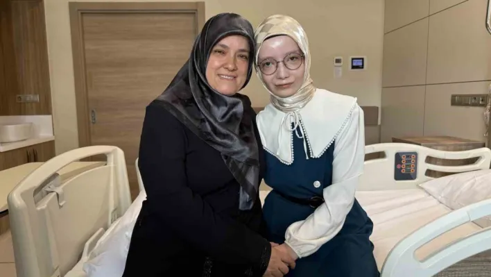 Doğuştan mimiklerini kullanamıyordu, 23 yıl sonra ilk kez gülümsedi: 'Ülkemizde bir ilk olma özelliği taşıyor'