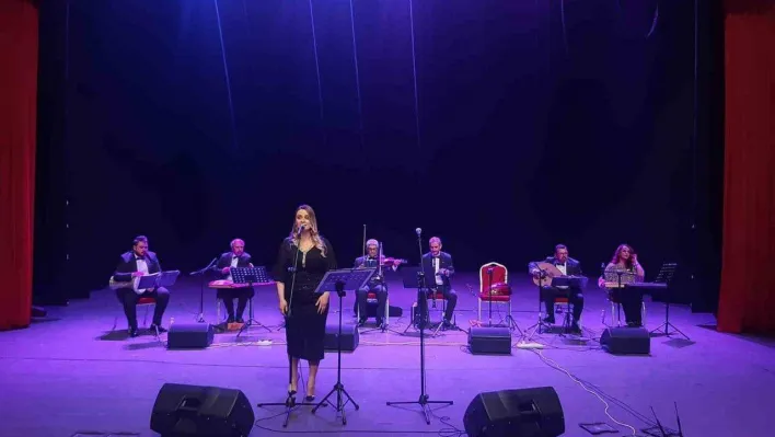 Doktor ve mühendislerden depremzedeler için konser