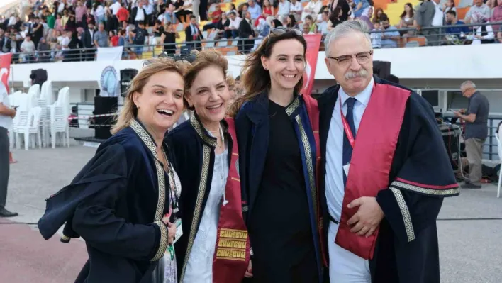 Doktorluğa ilk adımı atan öğrenciler mezuniyet heyecanını yaşadı