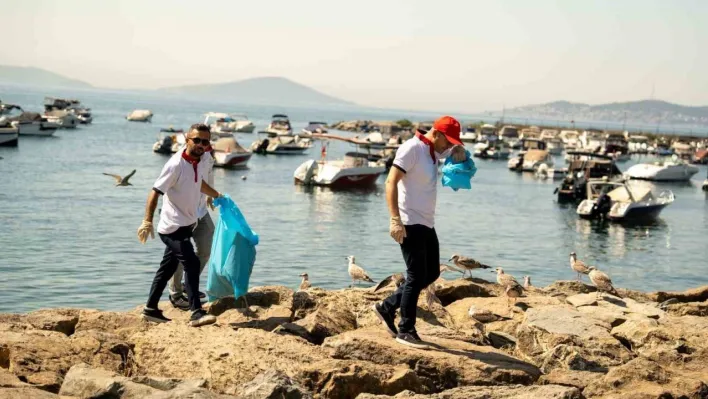 Dünya Doğa Koruma Günü'nde Aras Kargo'dan kıyı temizliğine destek