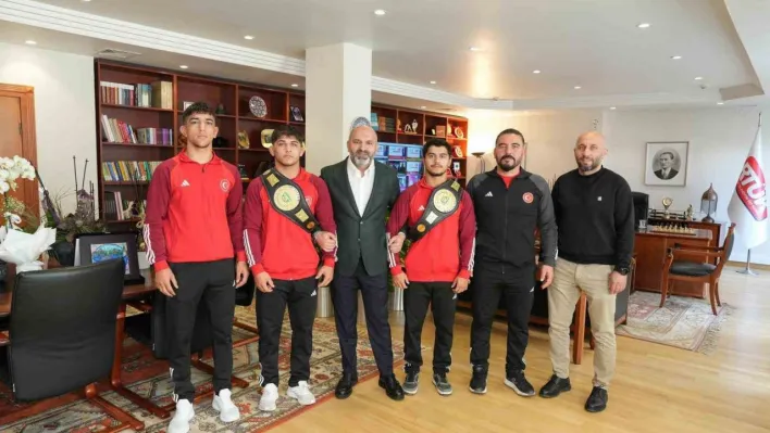Dünya şampiyonu güreşçilerden RTÜK'e ziyaret