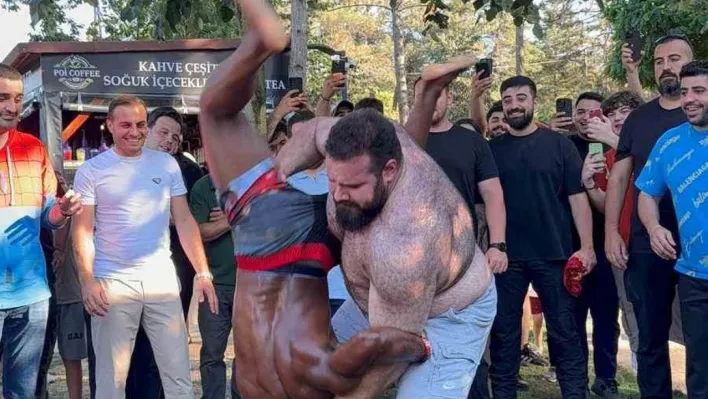 Dünyaca ünlü yayıncı Speed, Çekmeköy'de yağlı güreş yaptı