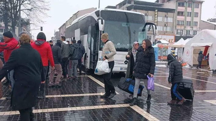 Düzce depremzedelere kapılarını açtı