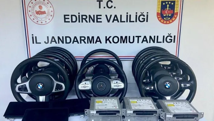 Edirne'de 370 bin liralık kaçak otomobil parçaları ele geçirildi