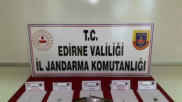 Edirne'de bir araçta uyuşturucu ve silah yakalandı