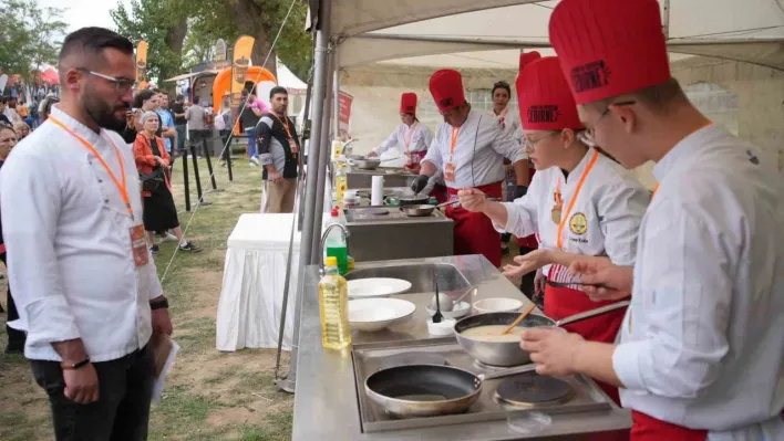 Edirne'de genç aşçılar ekşili köfte için yarıştı