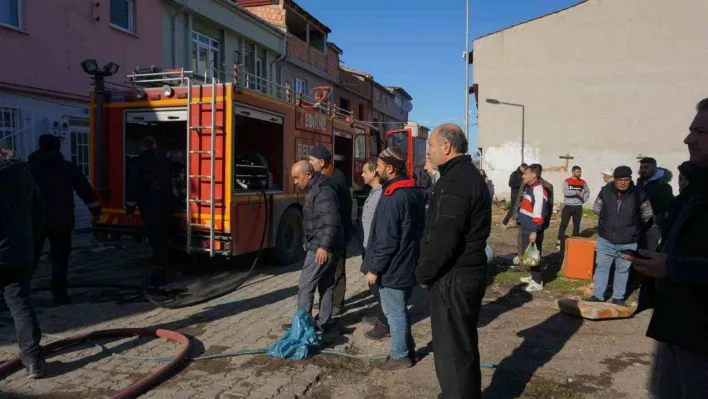 Edirne'de iki katlı evde çıkan yangın korkuttu