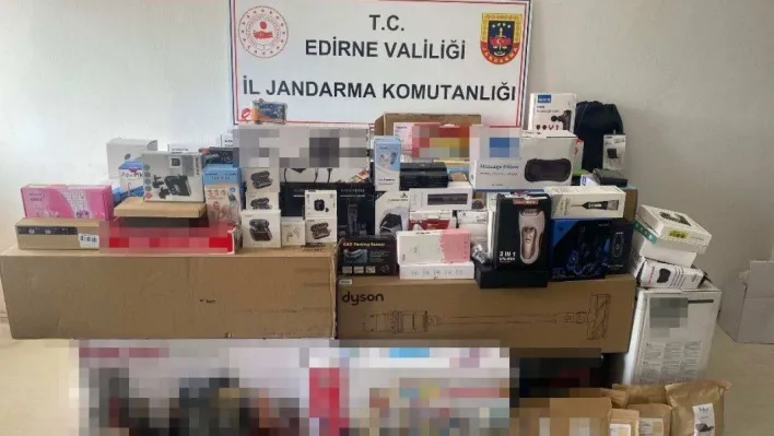 Edirne'de kaçakçılık operasyonları: 29 gelinlik, kaçak malzemeler ve uyuşturucu yakalandı