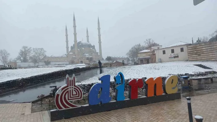 Edirne'de kar yağışı 4. gününde etkisini artırıyor