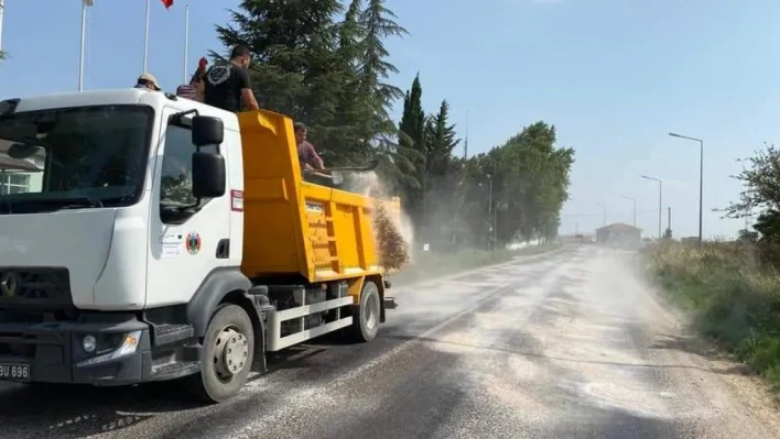 Edirne'de mucur asfalt sıcaktan eridi