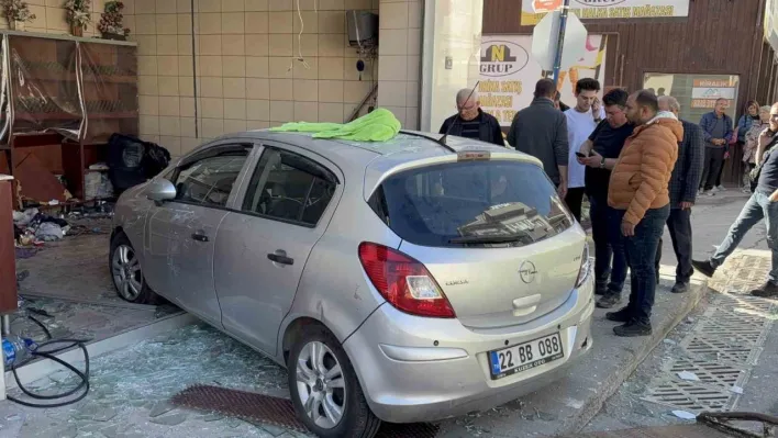 Edirne'de otomobil fırına girdi: 4 yaralı