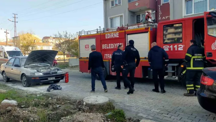 Edirne'de park halindeki otomobil yandı