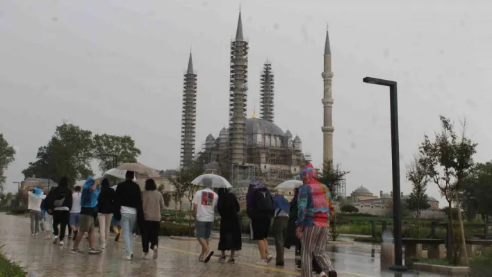 Edirne'de sıcak hava yerini yağmura bıraktı